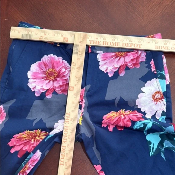 Rare floral Avery Banana Republic Floral Pants in Navy Pink cropped with pockets - Picture 10 of 10
